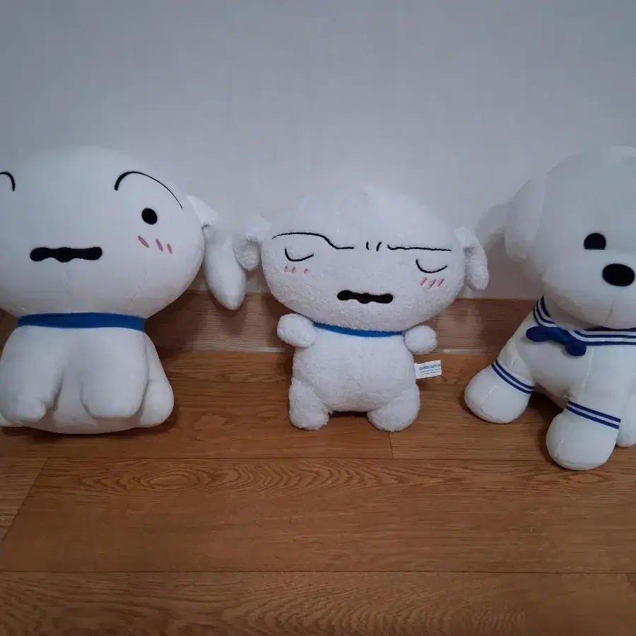 캐릭터 인형 귀여워요 예쁜니다 3번 사진보세요 다리앞쪽에 조금연화게오염 세트 10000원