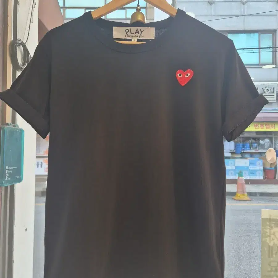 꼼데가르송 플레이 반팔티 블랙