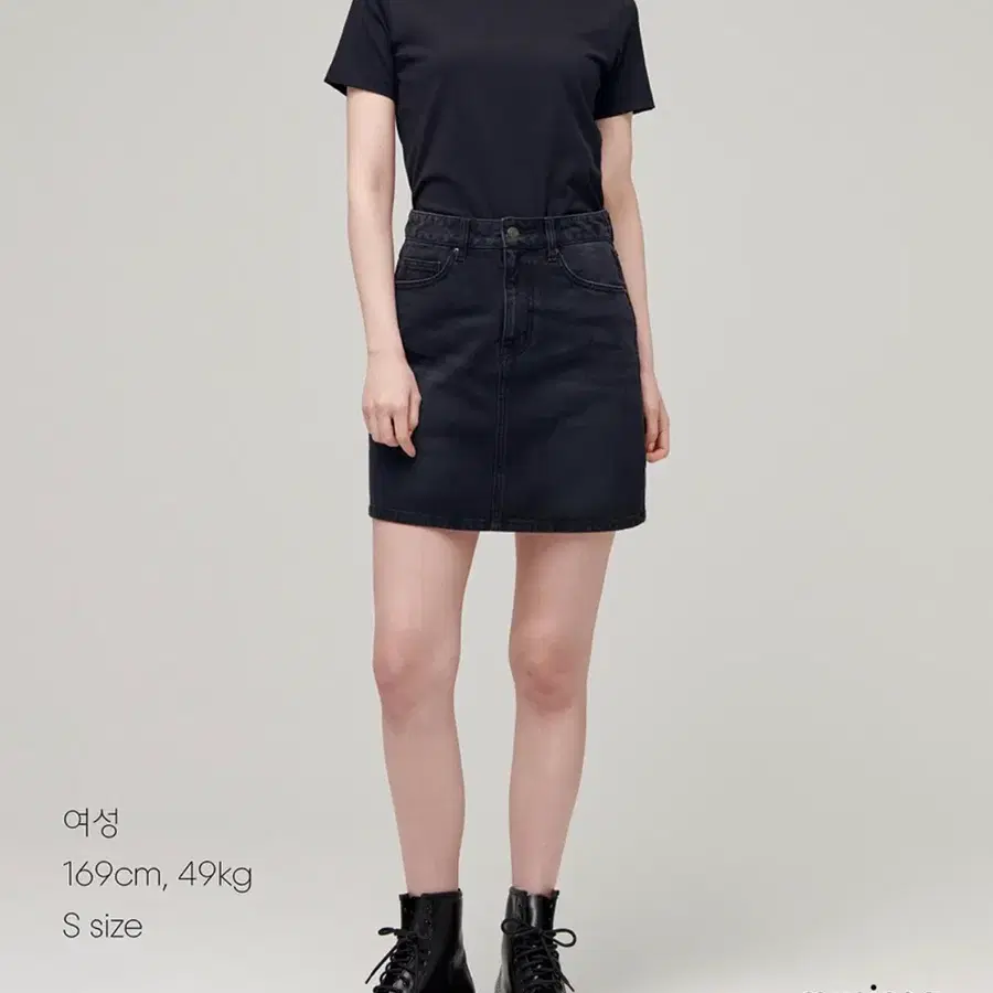 무신사 스탠다드 우먼즈 데님 미니 스커트 치마 워시드 블랙 xs