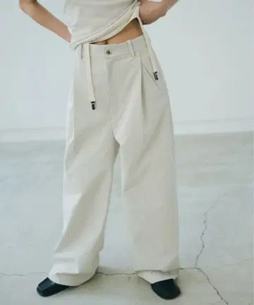 lit / Waist Tab Straight Pants
