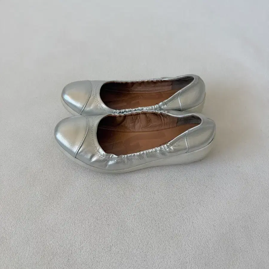 [EUR37]핏플랍(Fitflop) 슬립온 실버