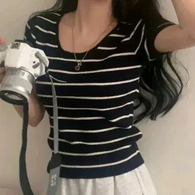 에이블리 단가라 유넥 네이비 반팔니트