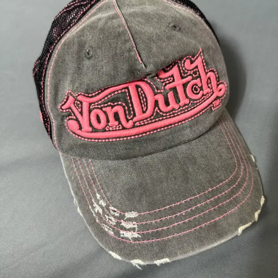 본더치(Von Dutch) 빈티지 디스트레드 트래커 캡