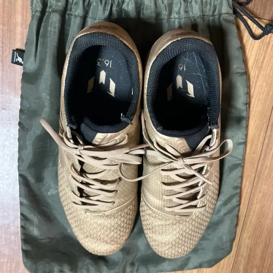 아디다스 축구 풋살화