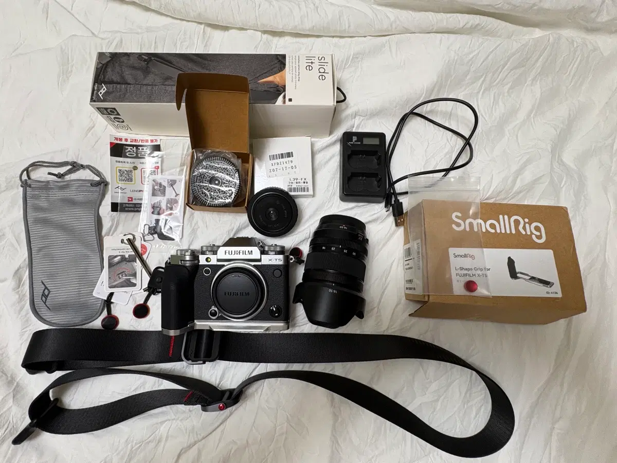 [S급/886컷] 후지필름 X-T5 실버 ,16-50렌즈번들킷 + 팬케이크렌즈2종 + 악세서리 (센터점검완료)
