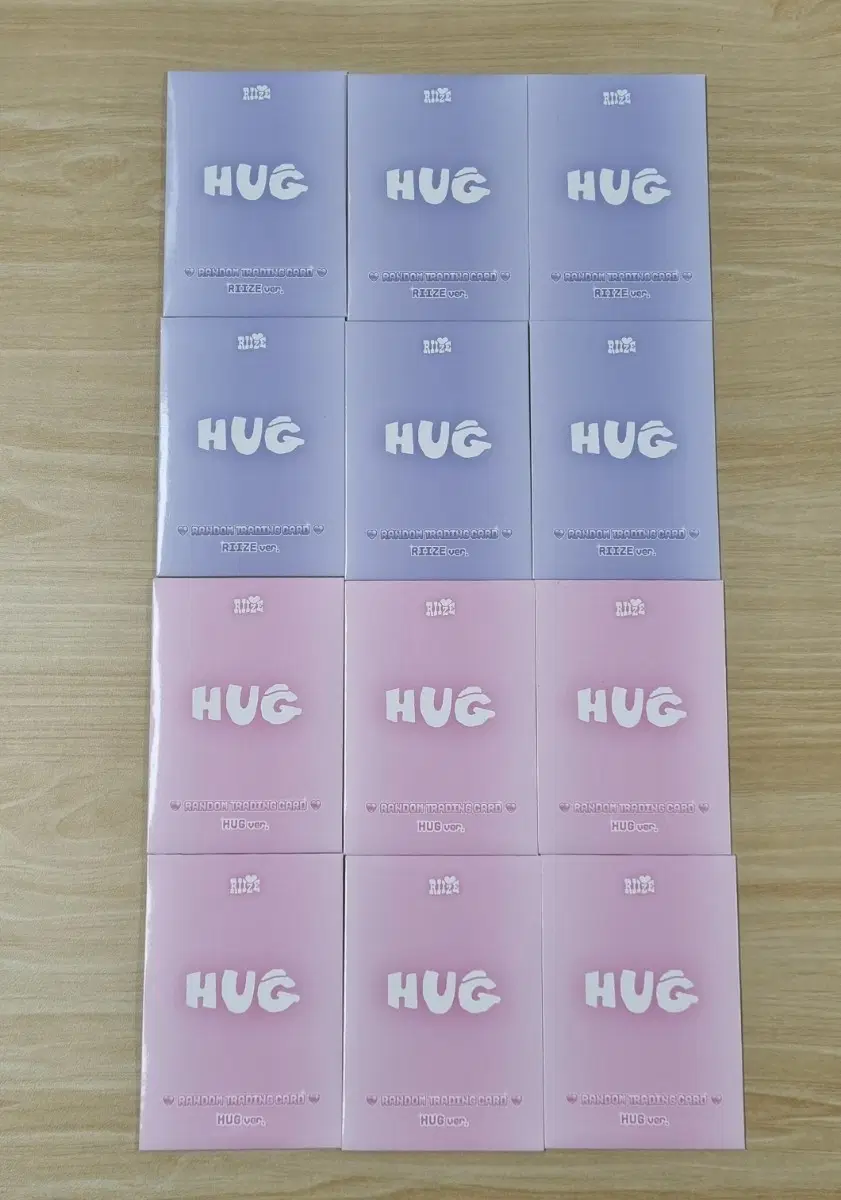 RIIZE HUG 랜덤 포토카드 개당 0.4 팝니다.