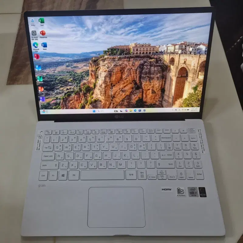 신품급)LG그램 노트북 15Z90N, i7 10세대, 15.6인치, 8G, 256G