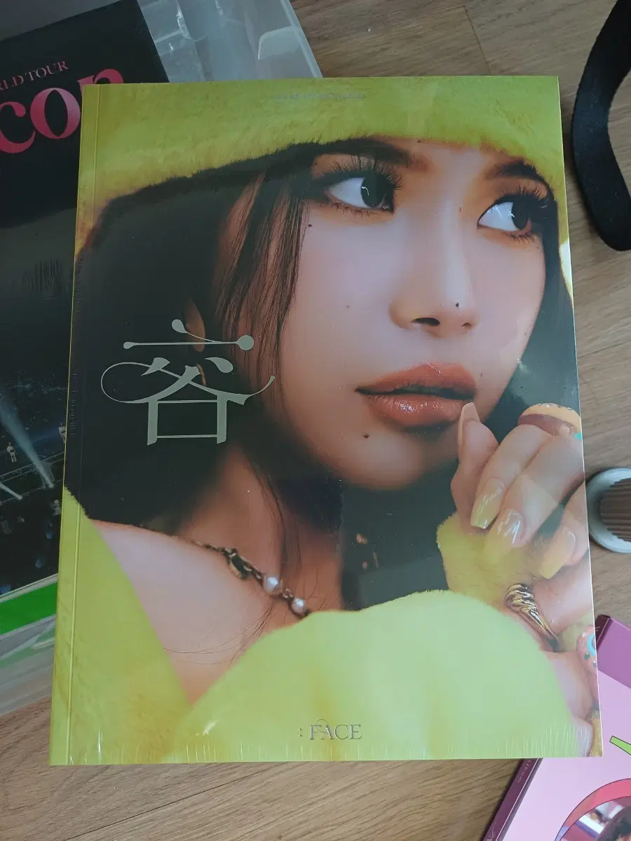 솔라(Solar) 1st Mini Album [ : FACE]