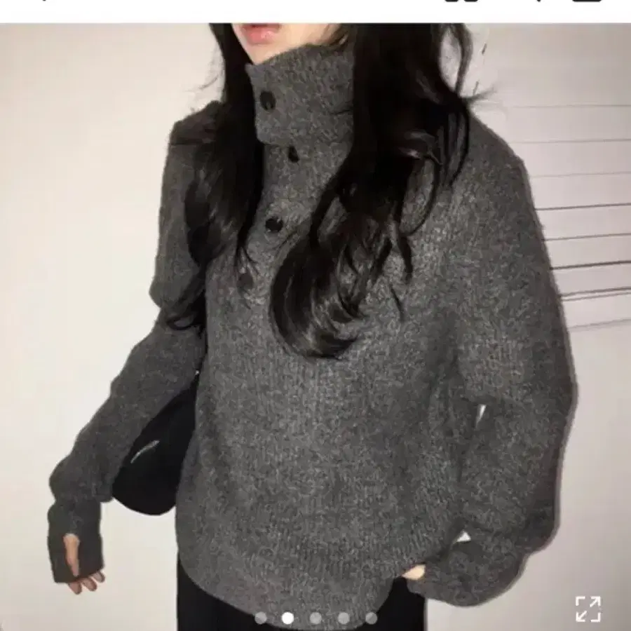 터틀넥 버튼니트 차콜
