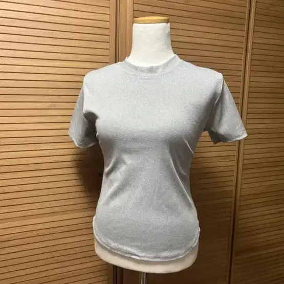 (새상품) 회색 반팔 티셔츠 탄탄한 소재 기본티 수입의 류 M