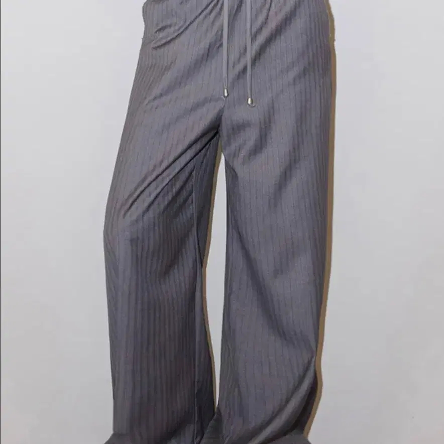 폴리수엠 스트라이프 밴딩 팬츠 PINSTRIPE EFFORTLESS PANTS, GRAY