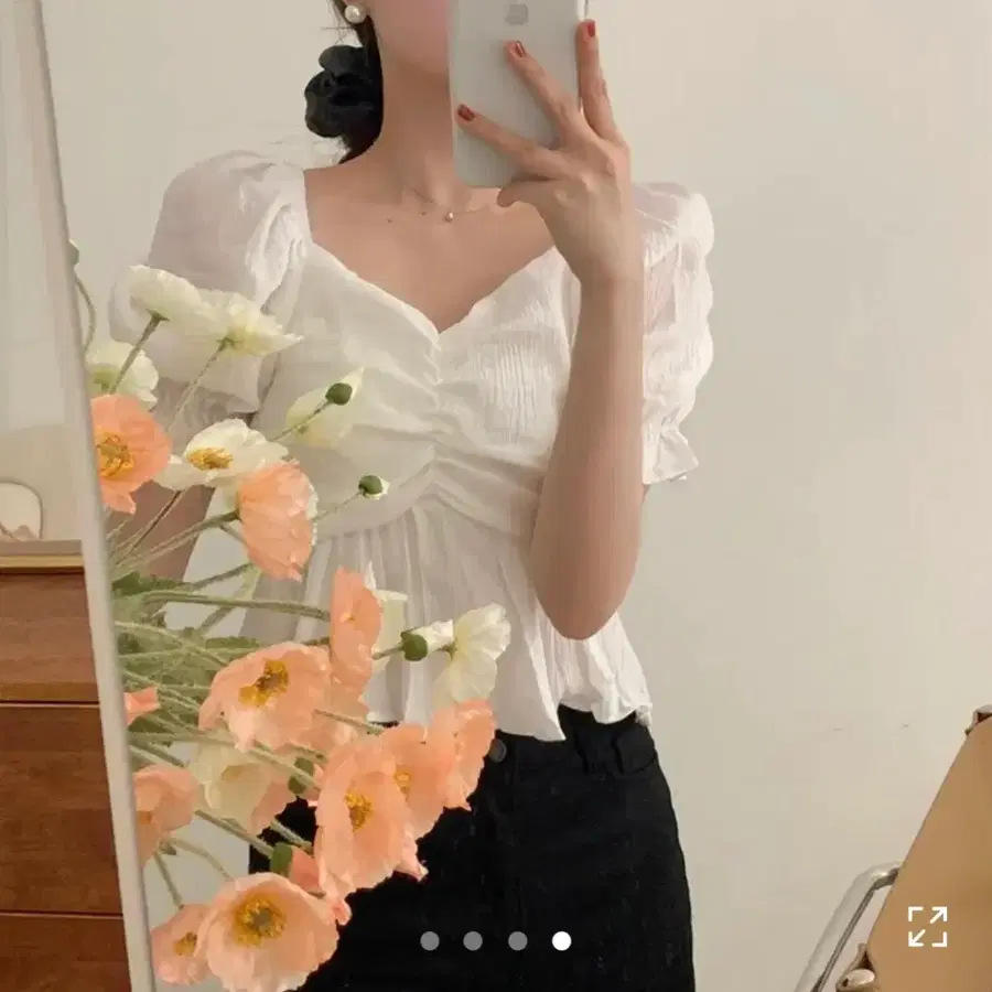 퍼프 소매 셔링 블라우스 화이트