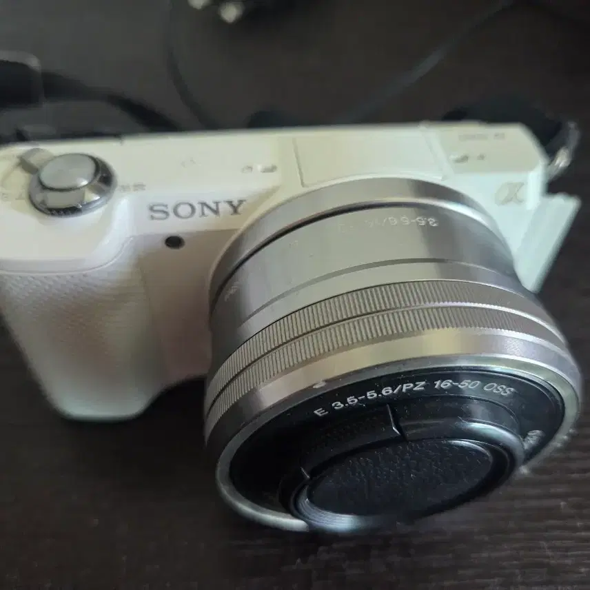 소니A5000 미러리스 화이트 + 16-50mm 렌즈