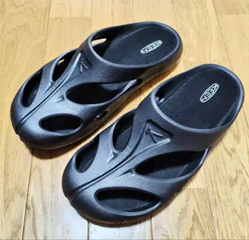 KEEN 샨티 블랙