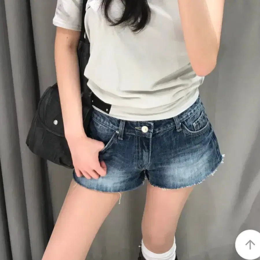(새상품) plzme 세미로우라이즈 워싱 데님 숏팬츠 청반바지 s