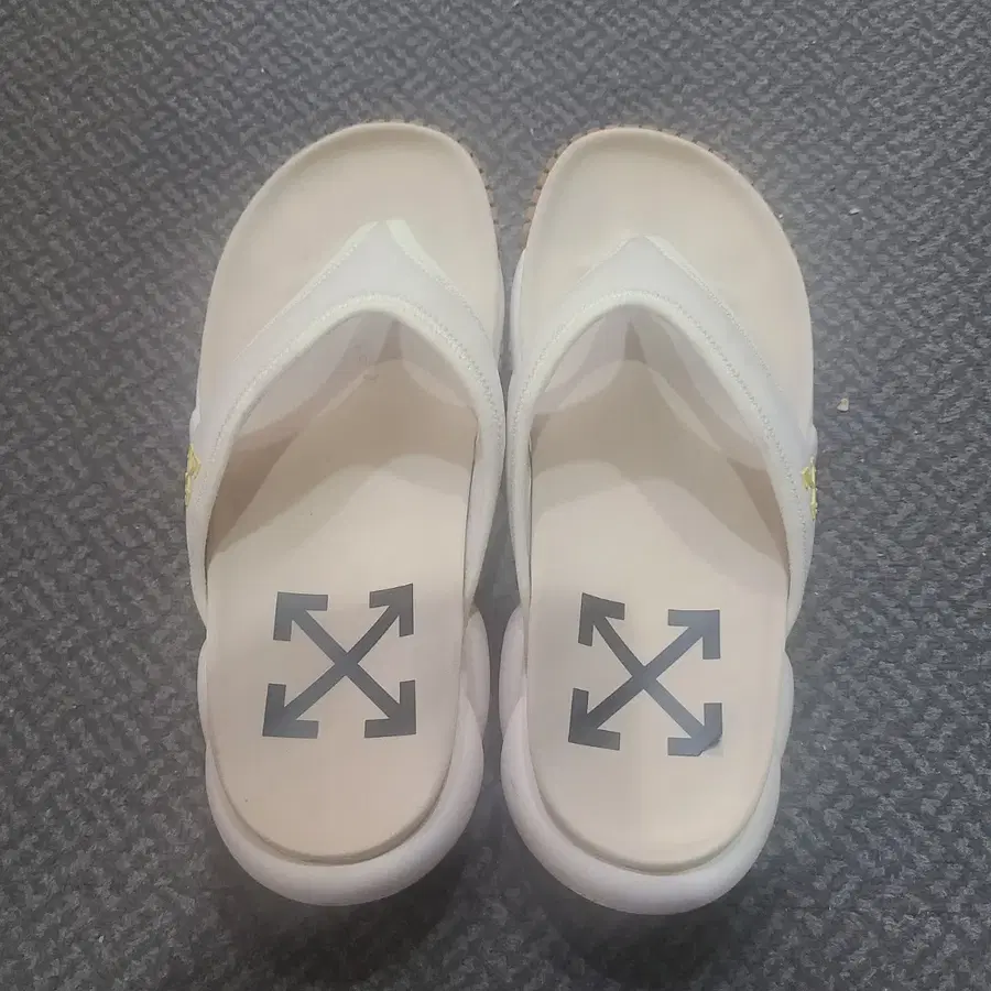 오프화이트 슬라이드 쪼리샌들
