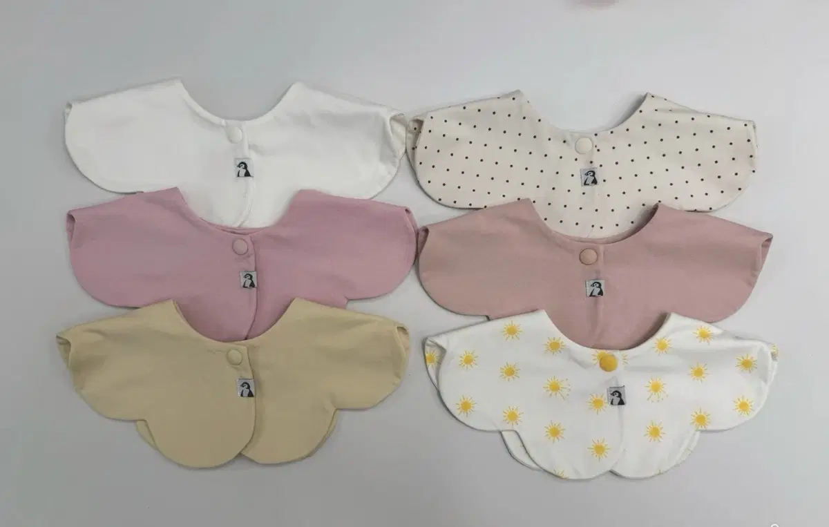 코니 턱받이