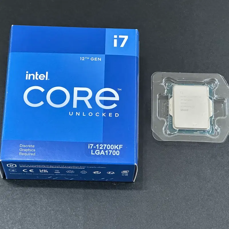 인텔 코어 i7-12700KF 정품박스 포함 판매합니다