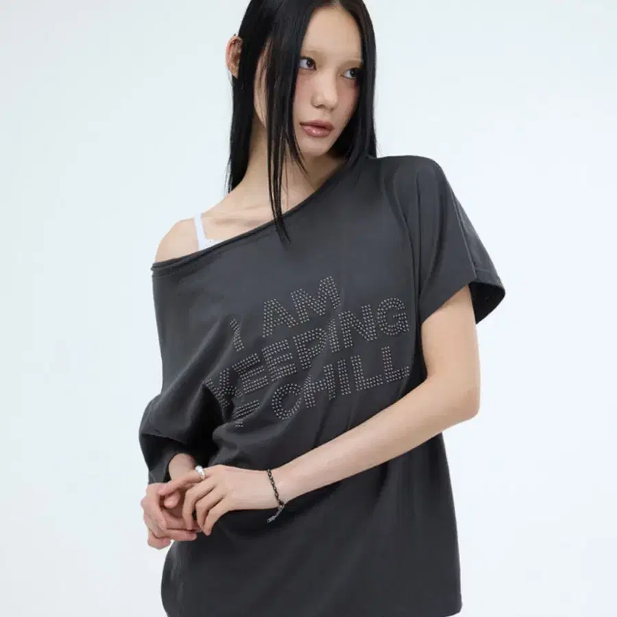 포르테나 핫픽스 원숄더 언발란스 티셔츠 차콜