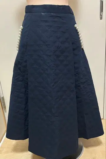 미사용 새상품 tocco closet 엠보싱 퀼팅 턱 플레어 스커트