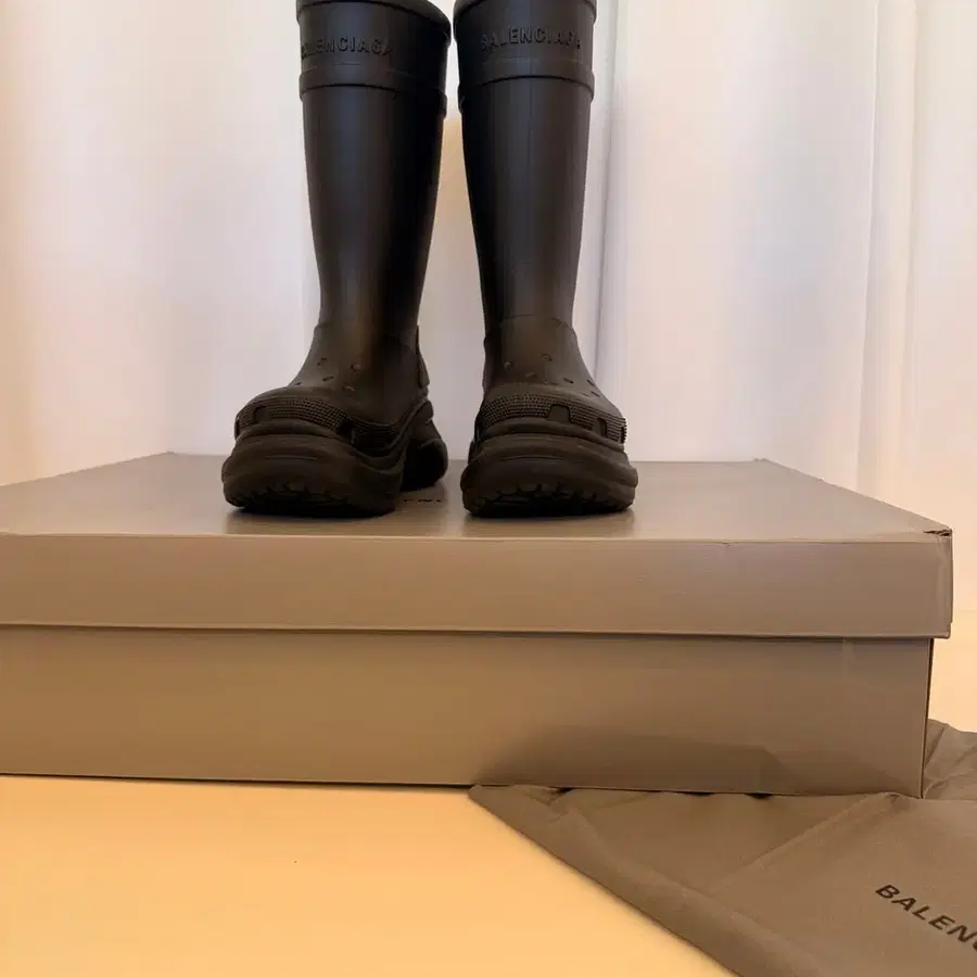 <정품>Balenciaga x Crocs (발렌시아가X크록스) 러버부츠 플구성