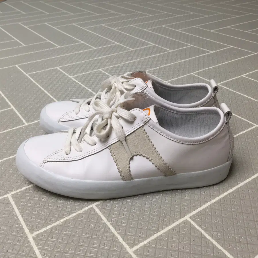 CAMPER 캠퍼 스니커즈 230