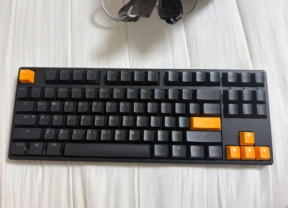 더키(Ducky) One 2 TKL RGB키보드 싸게 판매해요!