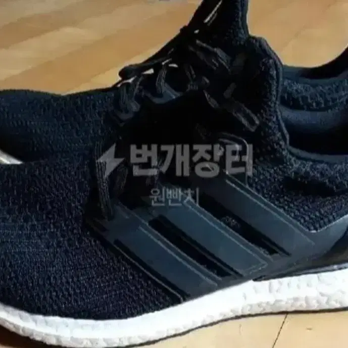 아디다스 울트라부스트 4.0 DNA 블랙 경량운동화