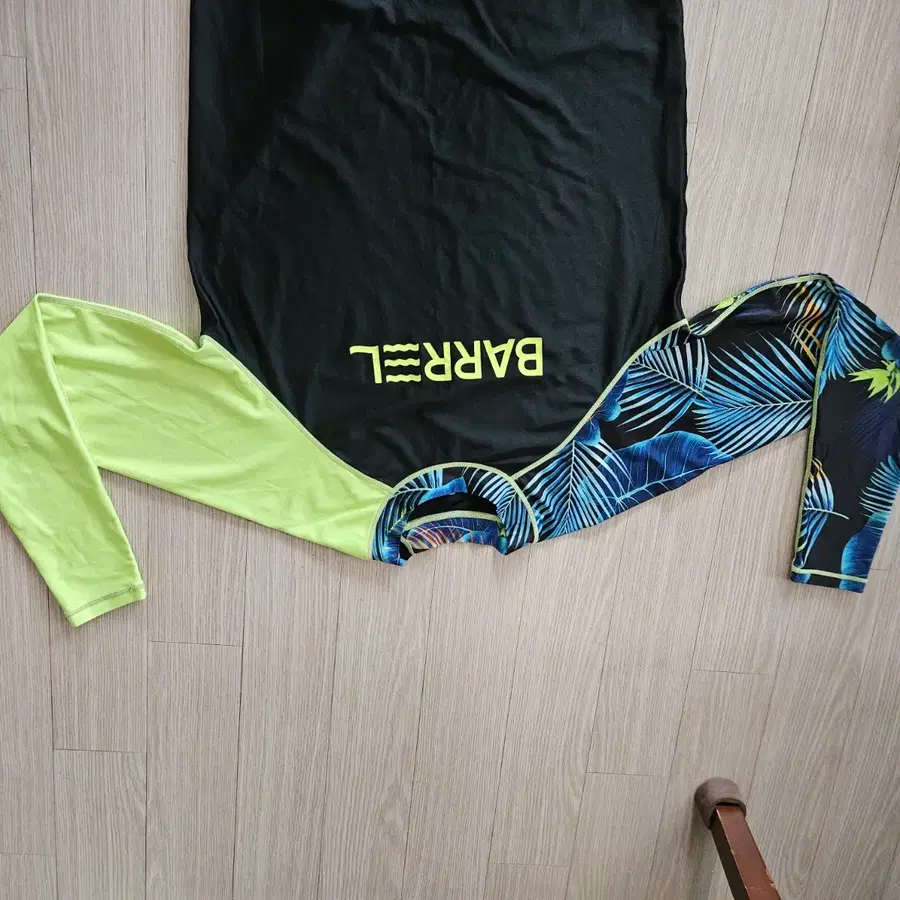 티셔스