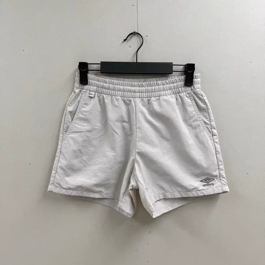 여성 65 XS / 엄브로 쇼츠 반바지 w그레이