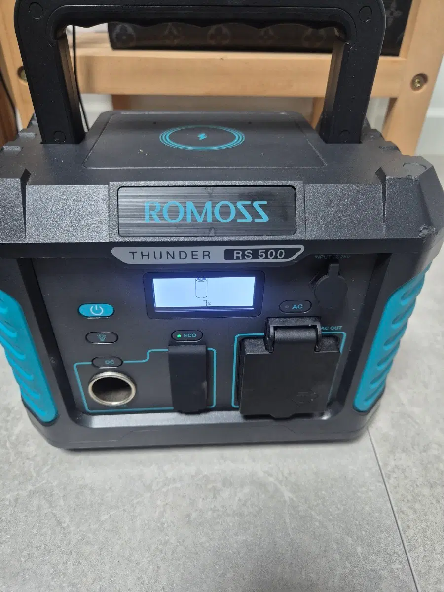 로모스 썬더 RS500 파워뱅크 220v 사용가능
