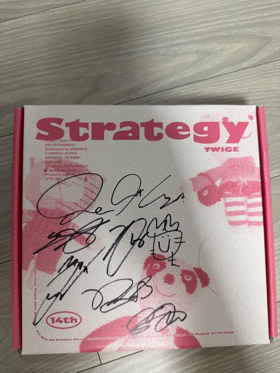 TWICE 트와이스 STRATEGY 14집 친필 사인 앨범 9인 사인