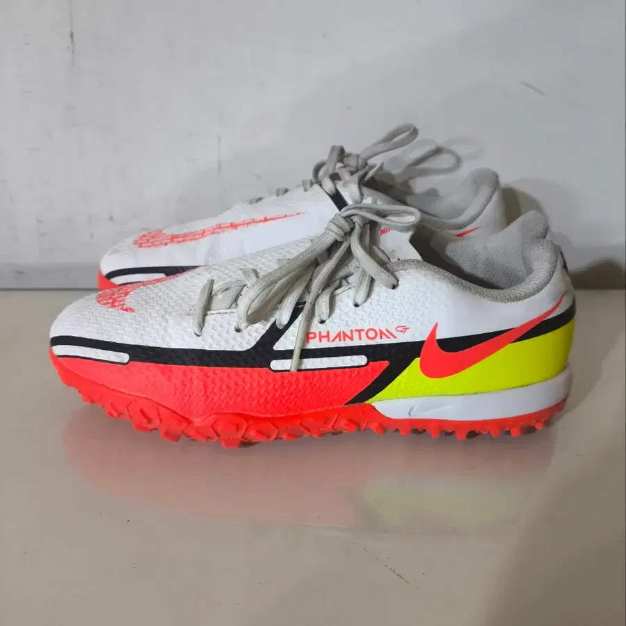 210mm 나이키 팬텀 GT2 아카데미 TF 풋살화