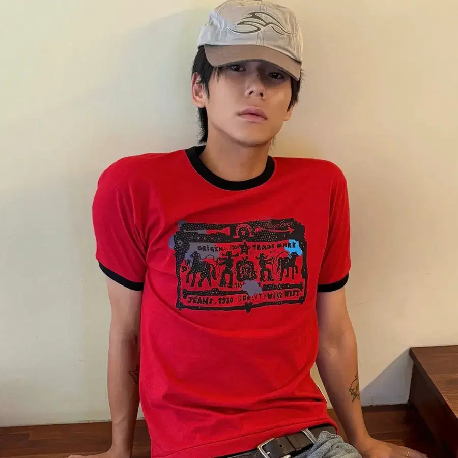 더바이닐하우스 COWBOY PICTOGRAM RINGER TEE RED