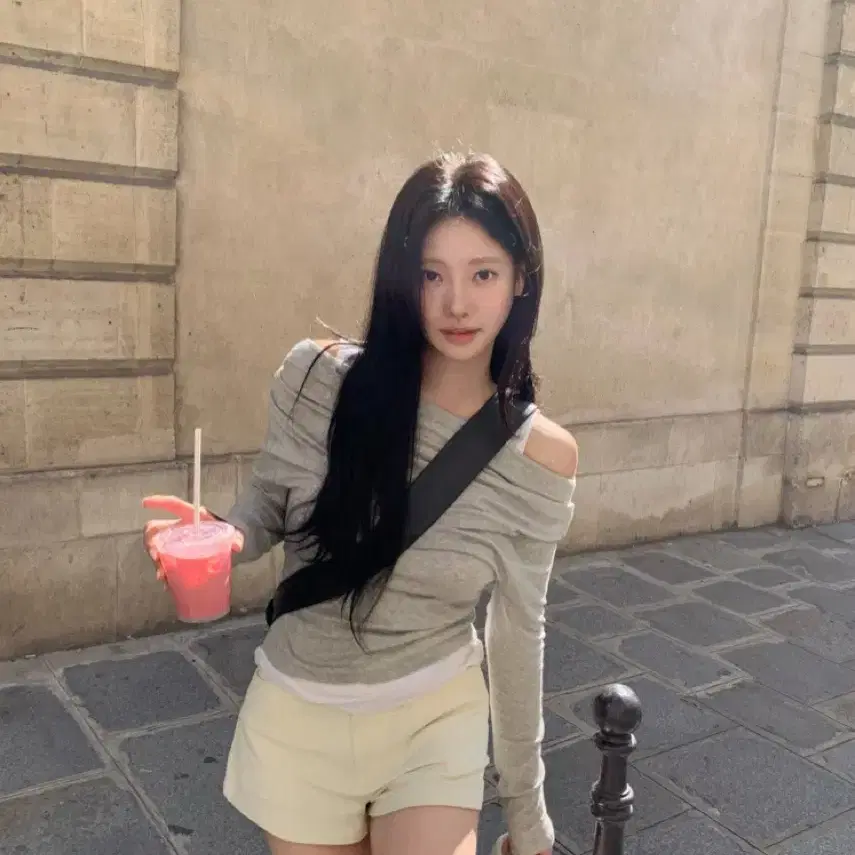 리즈 크림 레이어드 티셔츠