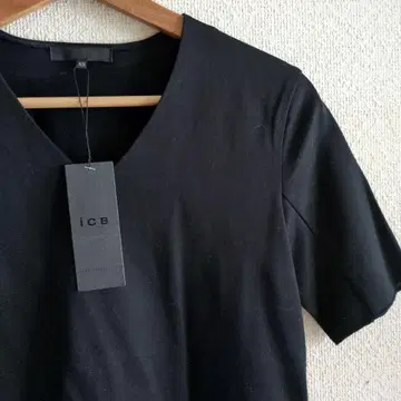 iCB V넥 반팔 티셔츠 블랙