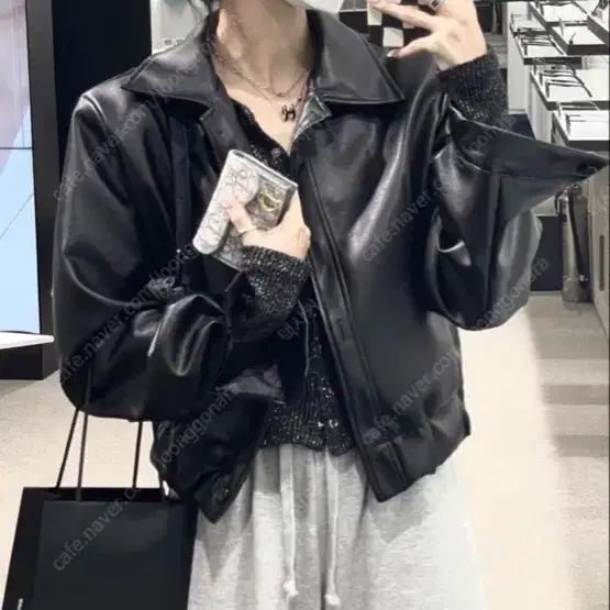 카키포인트 블랙 레더 자켓