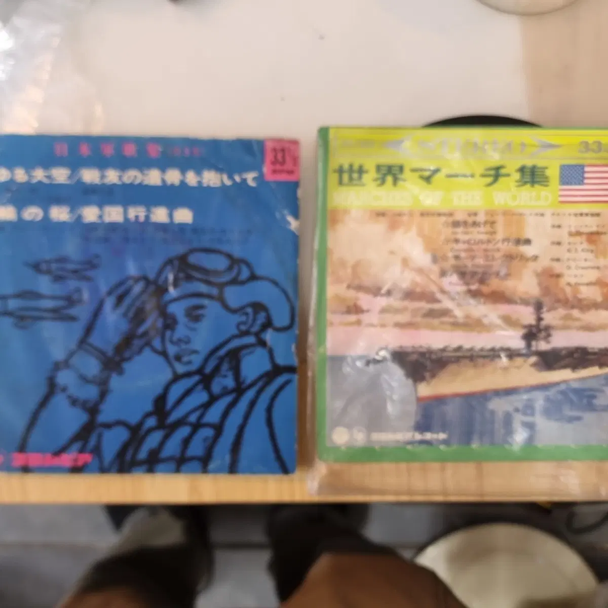 일본 군자료 밀리터리 군가 2장 1970년대 초반에 발매된 희귀 음반으로, 당시의 시대상을 엿볼 수 있는 곡들로 구성되어 있어요. 밀리터리 음악 팬이라면 수집.콜롬비아 레코