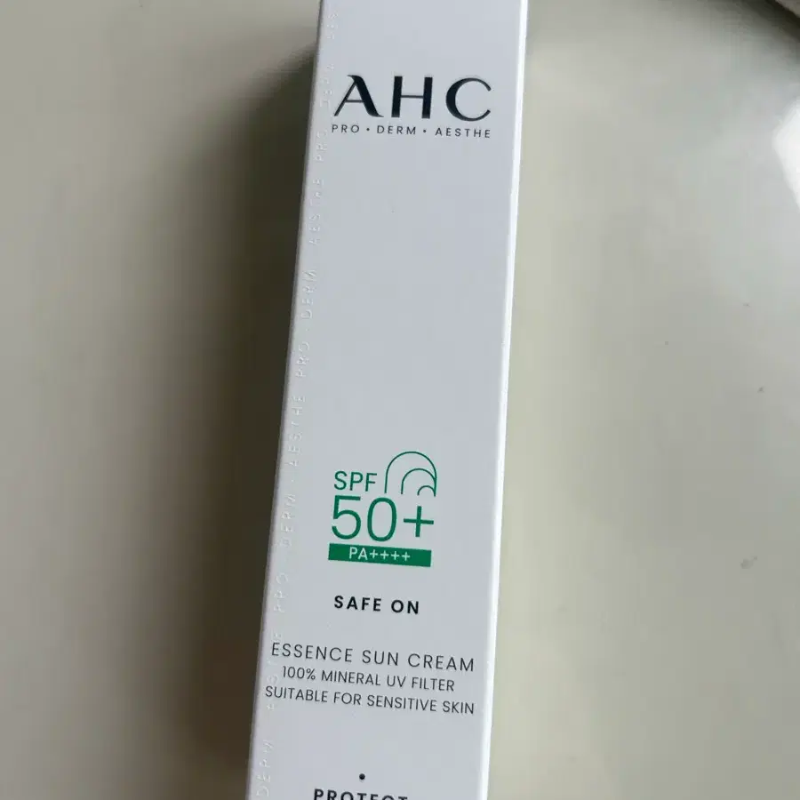 AHC 세이프온 에센스 선크림 새상품 팝니다