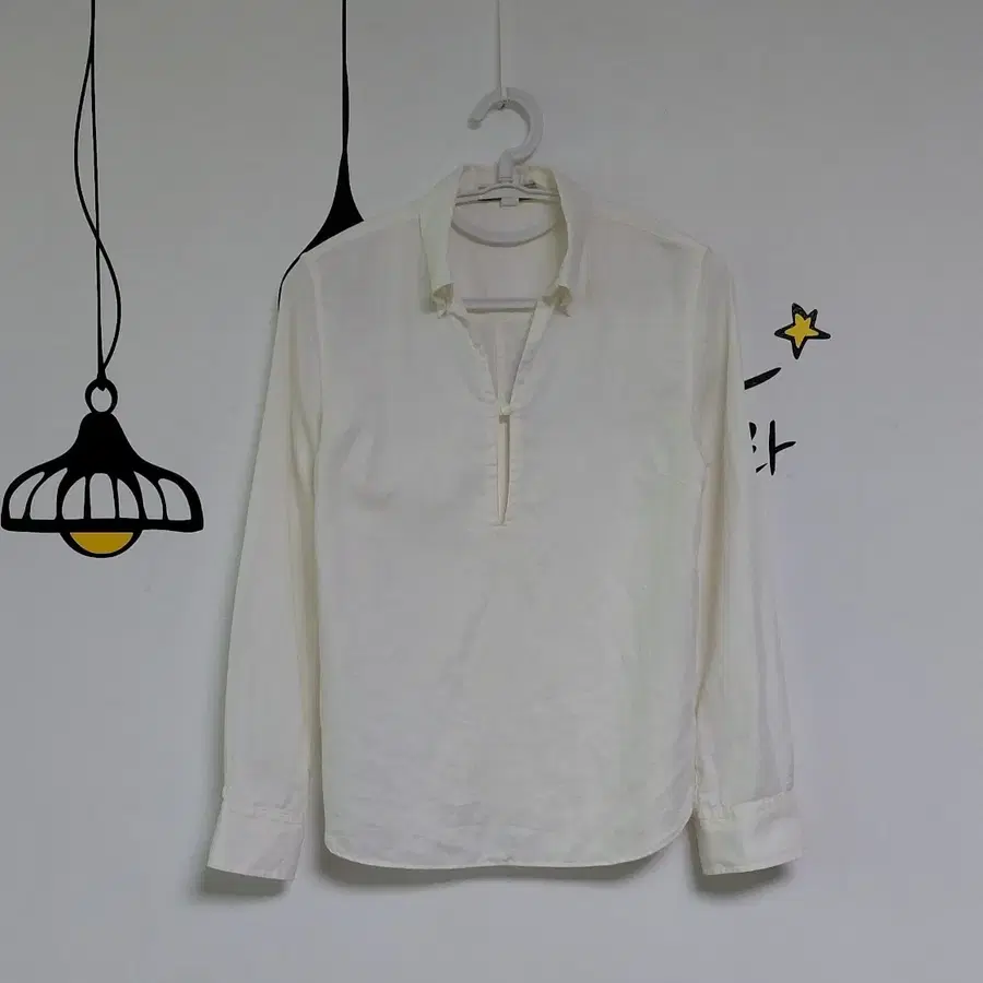 HUMAN WOMAN 코튼 실크 혼방 키홀 넥 풀오버 셔츠 (Size M / 2)