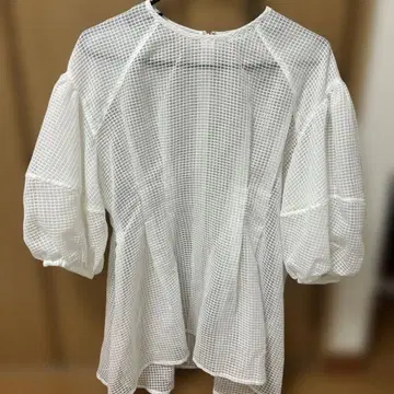 격자 무늬 퍼프 슬리브 블라우스 화이트