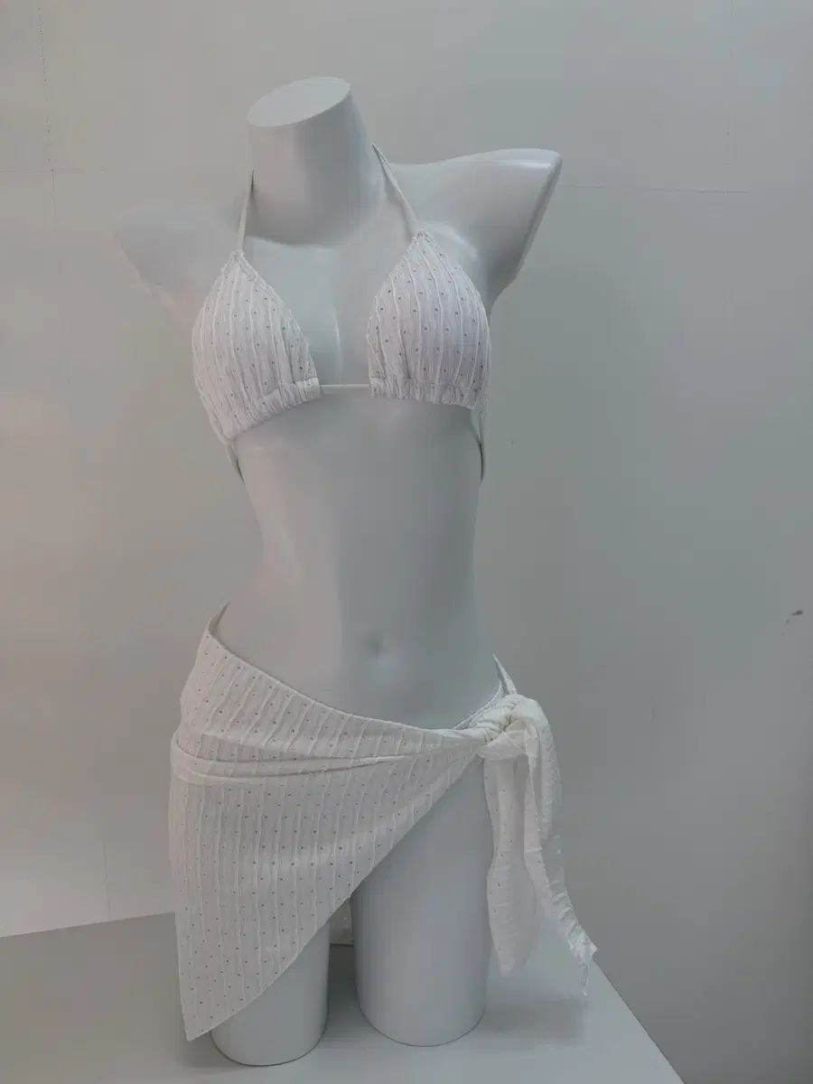 [새상품] 펀칭 화이트 비키니 3피스 세트