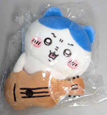 그레이 후드티 서비스 데스크탑에서 지켜보는 봉제 인형 기타 든 하치와레