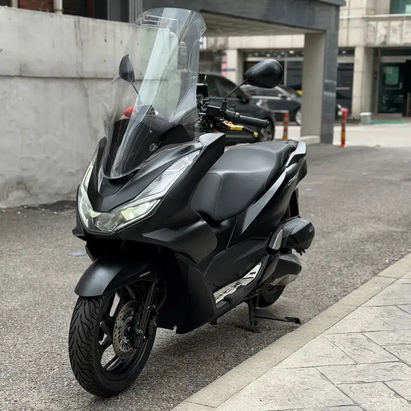 혼다 PCX125 ABS 22년식 저렴하게 판매합니다.