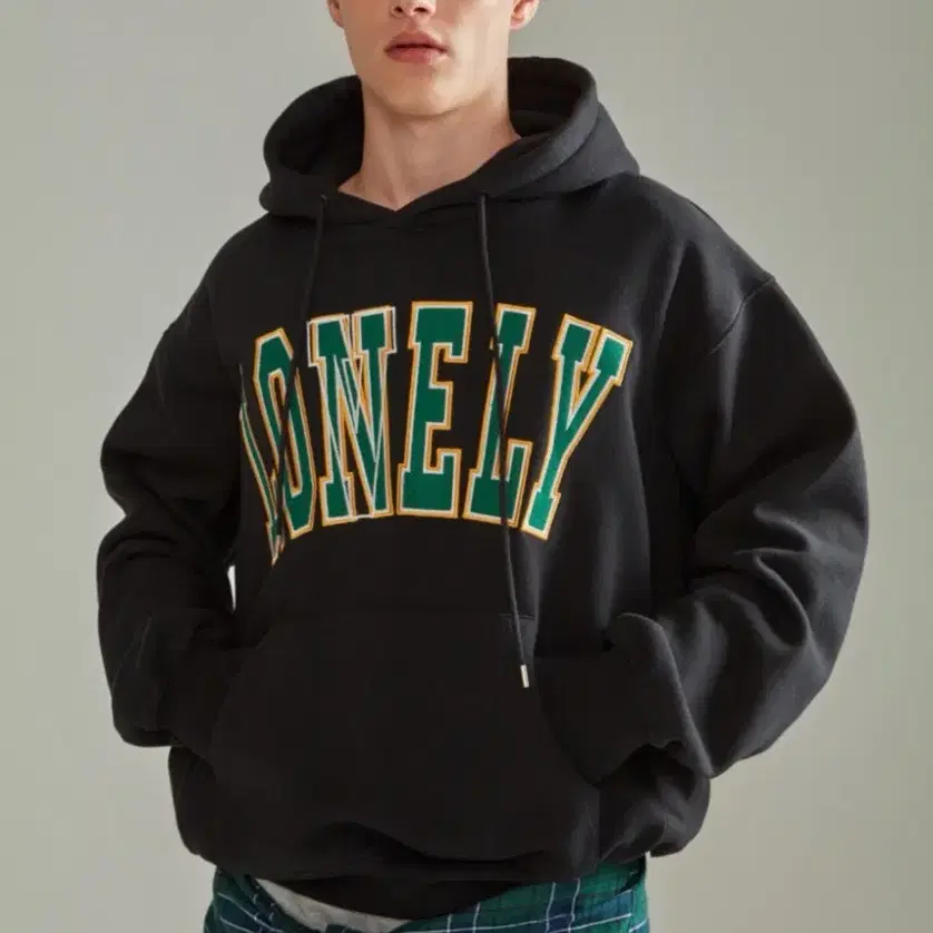 ๋
ธ์ LONELY/LOVELY HOODIE BLACK