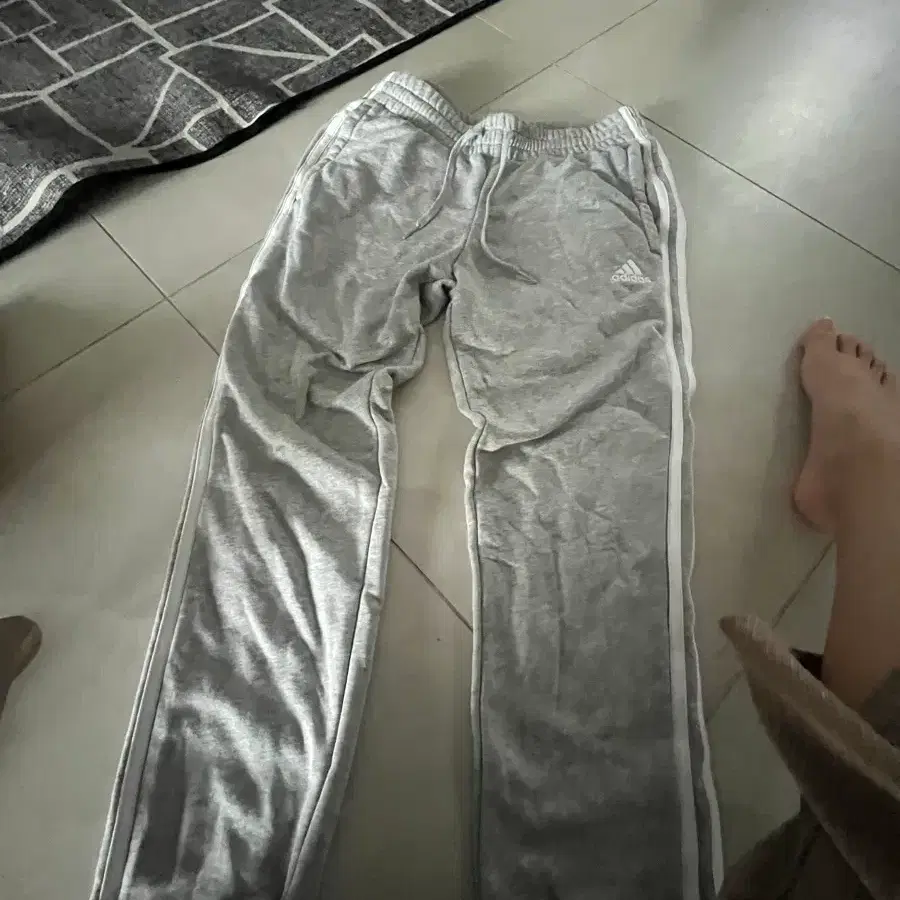 아디다스