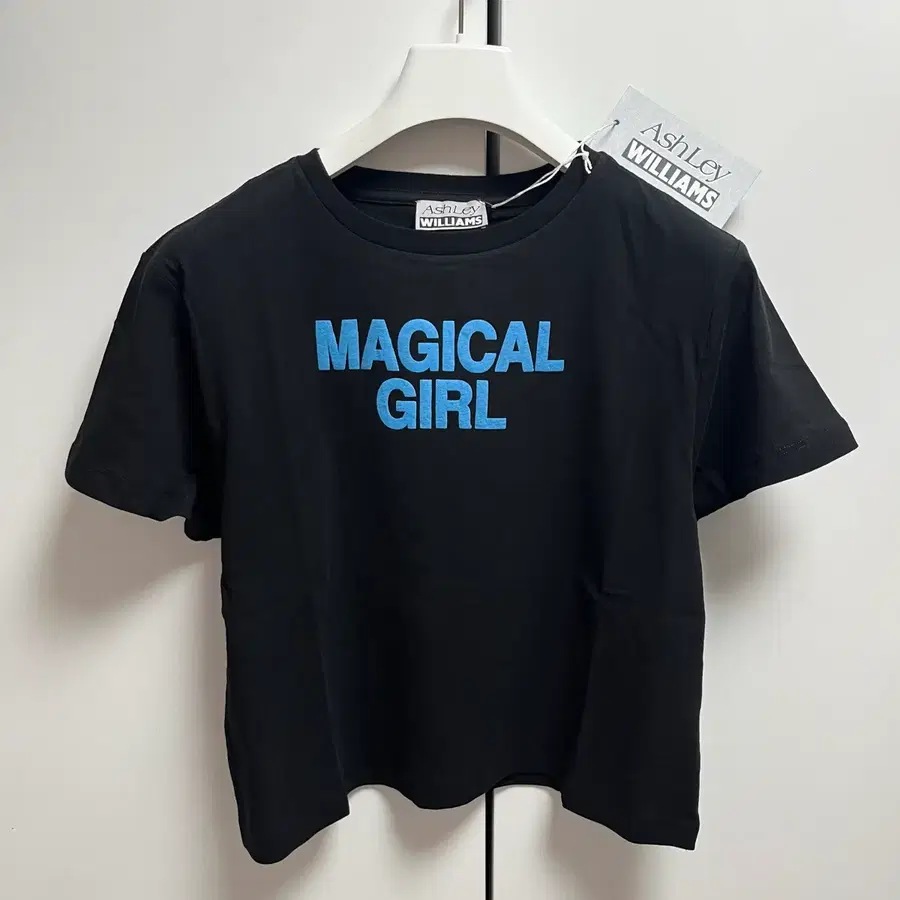 (새상품)[S] 애슐리 윌리엄스 MAGICAL GIRL 티셔츠/블랙
