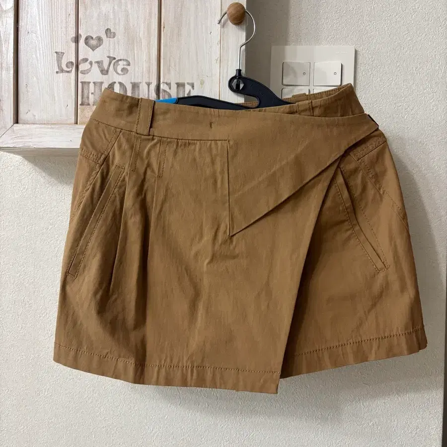 질바이질스튜어트 카멜 랩 반바지 S