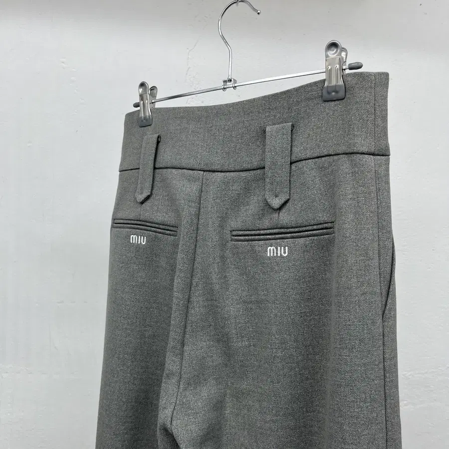 [28] MIU MIU TWO-TUCK PANTS