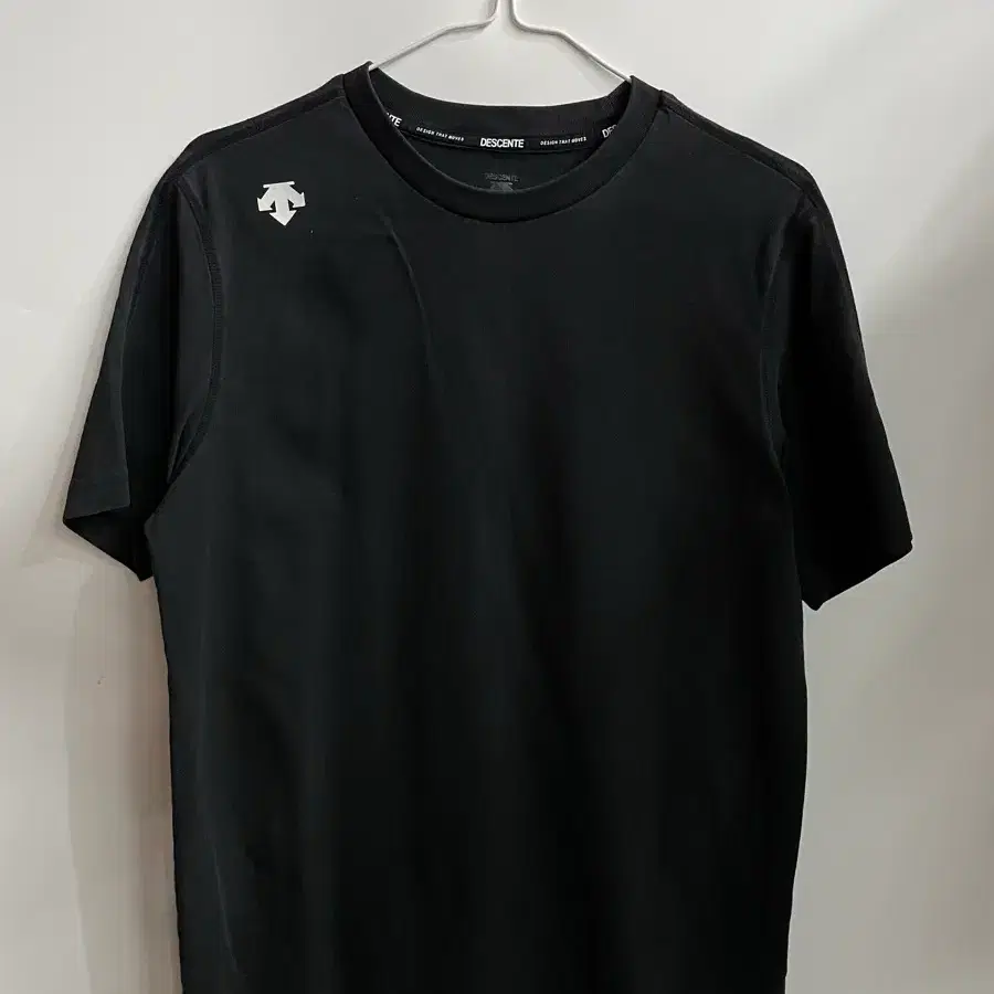M / 95] 데상트 DESCENTE 로고 반팔 티셔츠 블랙 1.5